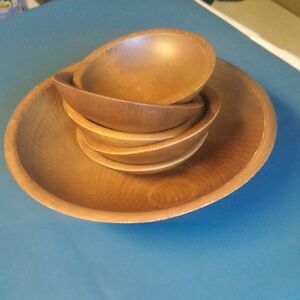 Woodcroftery LG Wooden bowl with 3 feet & 5 Sm Bowls Cottagecore